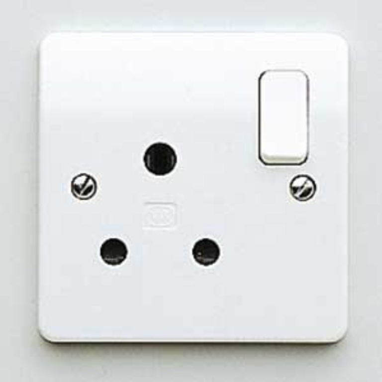 Socket, 1 Gang Switched DP 3 Pin Round