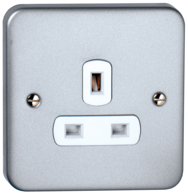 Socket, 1 Gang Unswitched, c/w Back Box & Knockouts
