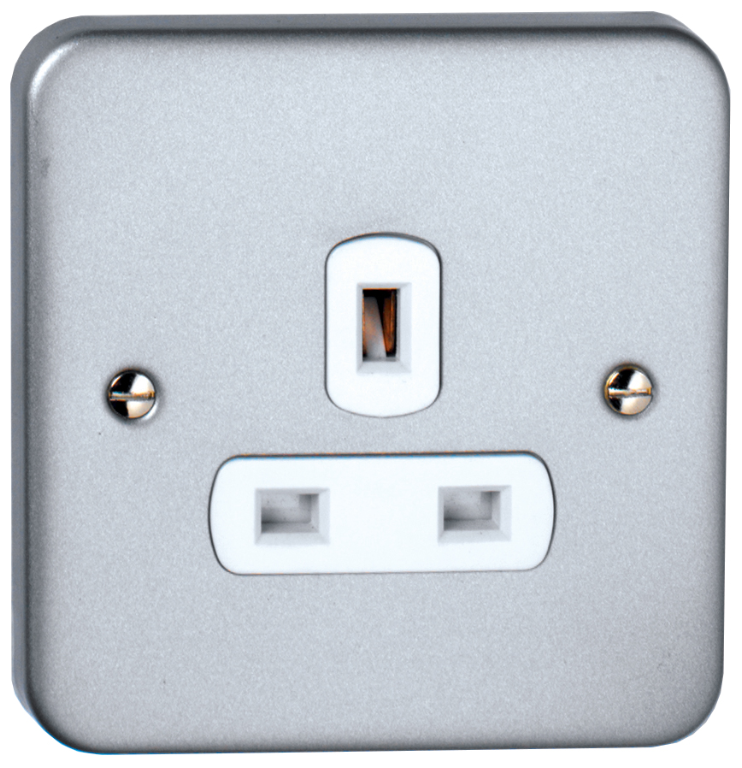 Socket, 1 Gang Unswitched, c/w Back Box & Knockouts