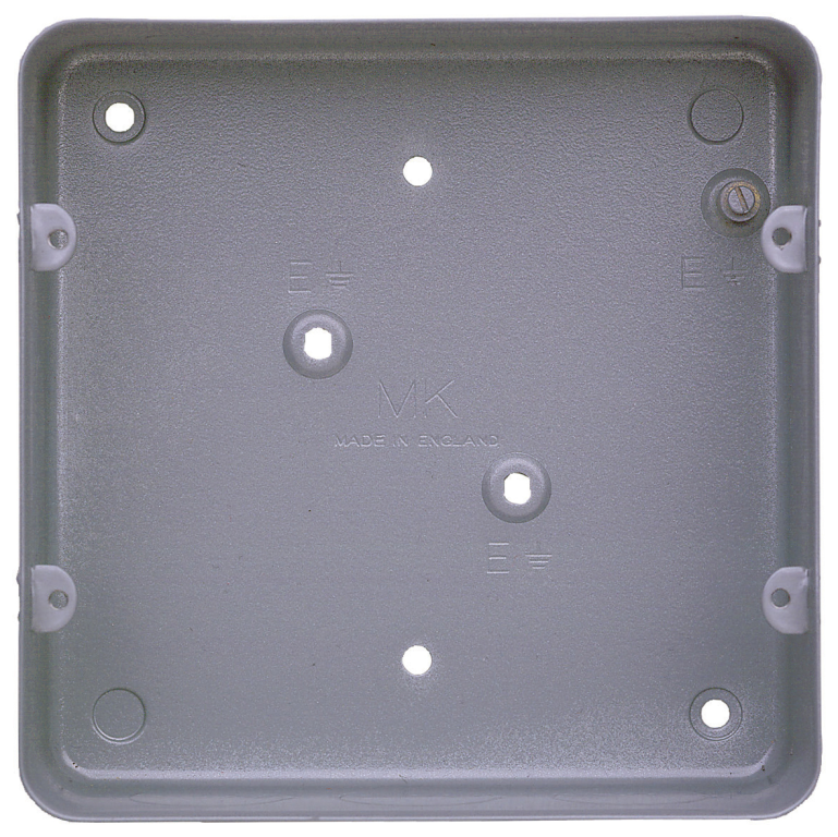 Box, 6 & 8 Gang Flush, c/w 4 x 20mm & 4 x 25mm KO